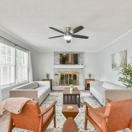 לורנסוויל Cozy Home With Arcade, Ping Pong & Fenced Backyard מראה חיצוני תמונה